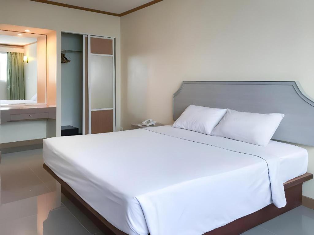 J Two S Pratunam Hotel Bangkok Exterior foto